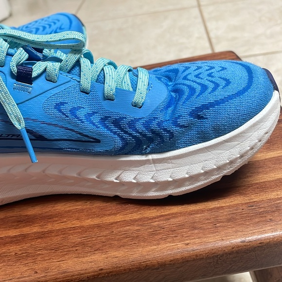 Altra running shoes - Picture 6 of 9